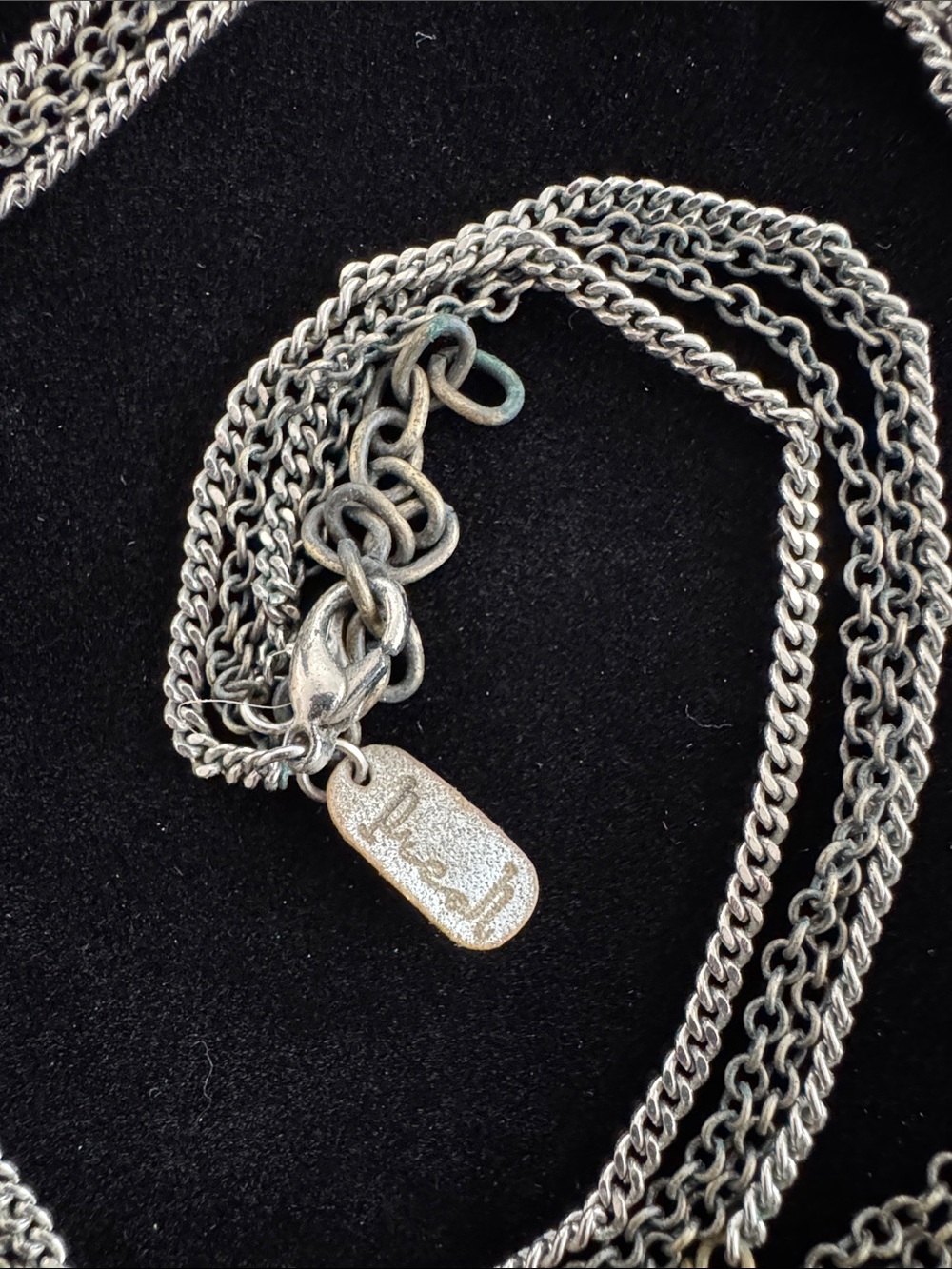 Presh Sari Pendant Necklace with Elegant Long Chain - Picture 5 of 9